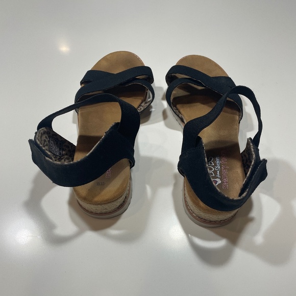 Sketchers BOBS Black Sandals - Picture 2 of 4